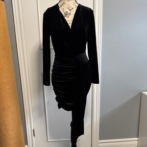 Elegant Black Velvet Long Sleeve Dress